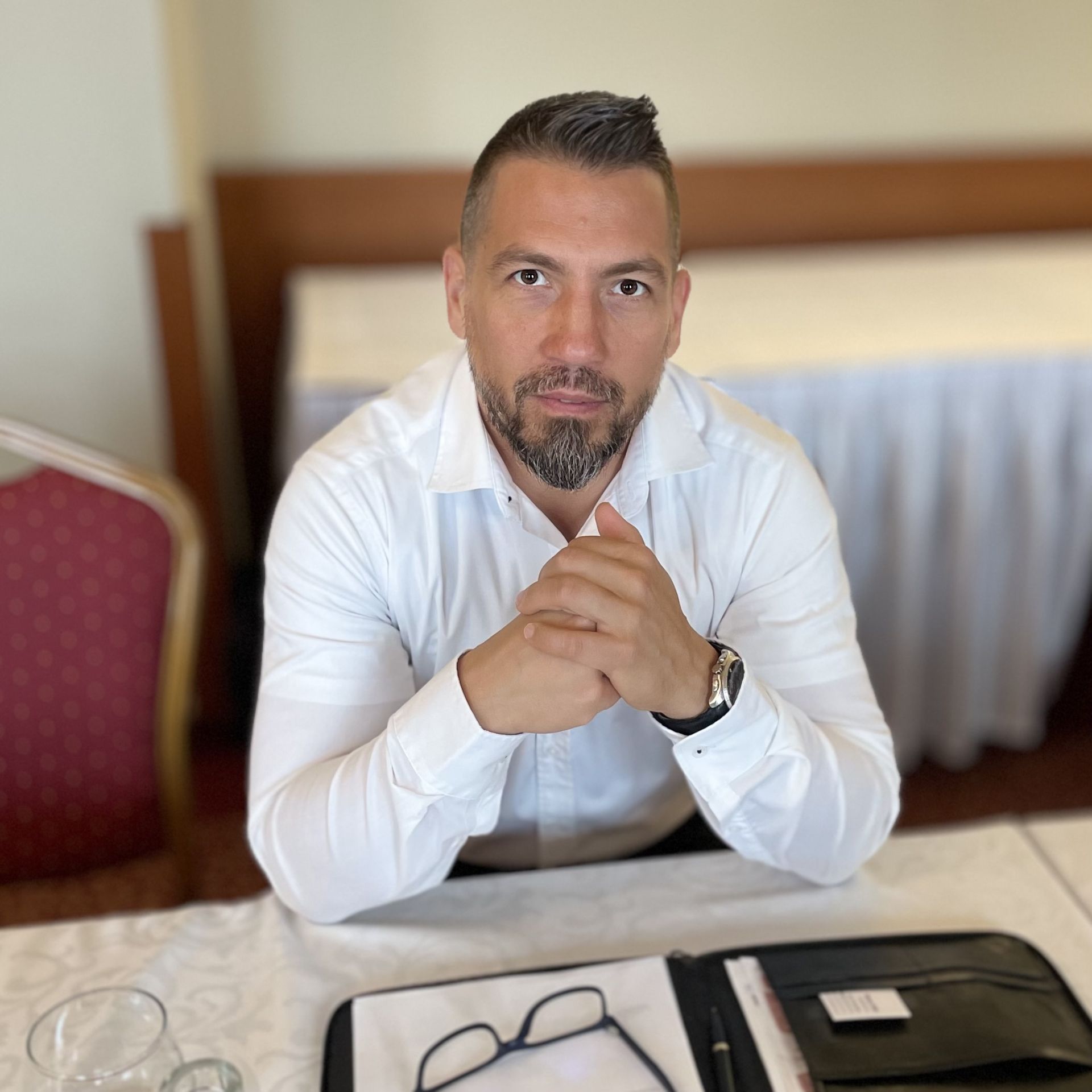 Bodogán Iván portrait lifestyle- és agilis business mentor, coach