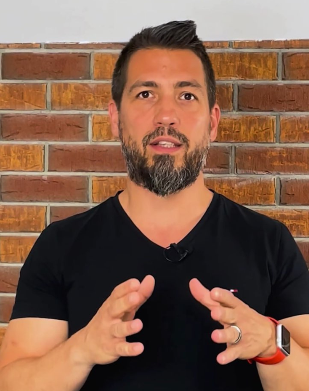 Bodogán Iván portrait lifestyle- és agilis business mentor, coach